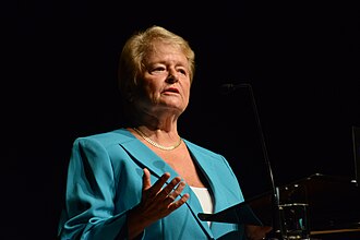 Gro Harlem Brundtland durante uma palestra