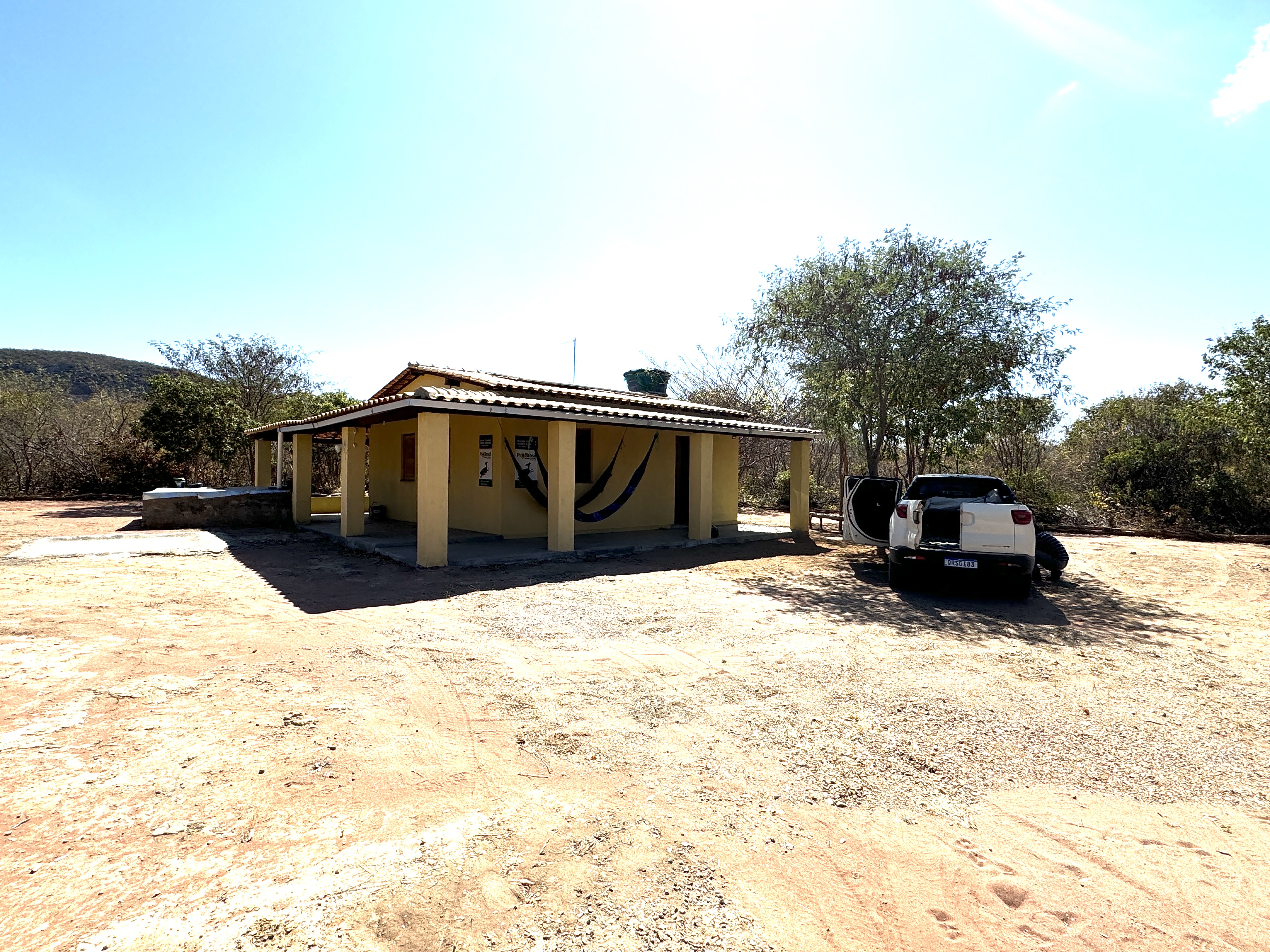 Casa da Reserva Ecológica em meio à vegetação